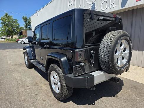 Used 2013 Jeep Wrangler Unlimited Sahara w/ Connectivity Group AWD/4WD image 5
