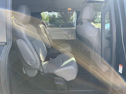Used 2025 Toyota Sienna XLE w/ XLE Plus Package AWD/4WD image 16