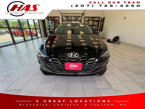 Used 2023 Hyundai Elantra Limited w/ Cargo Package FWD image 9