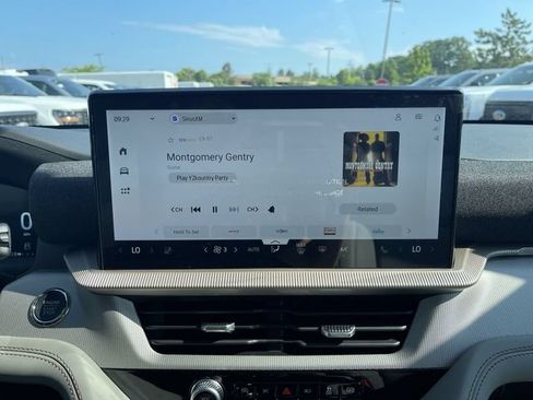 New 2026 Ford Explorer Active w/ Active Comfort Package AWD/4WD image 18