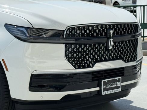 New 2026 Lincoln Navigator L Reserve AWD/4WD image 8