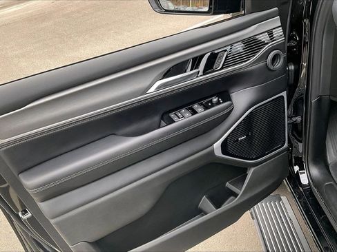 New 2026 Jeep Grand Wagoneer Limited w/ Premium Group II image 30