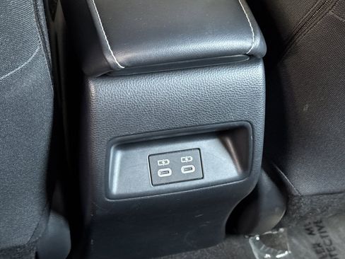 Used 2025 Toyota Corolla SE w/ SE Package FWD image 17