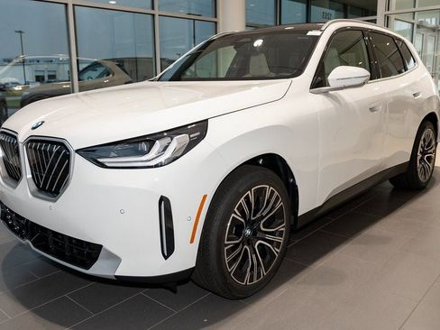 Used 2025 BMW X3 xDrive30 w/ Premium Package AWD/4WD image 3
