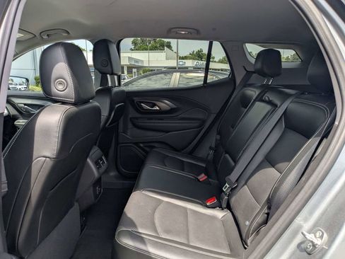 Used 2024 GMC Terrain SLT AWD/4WD image 14