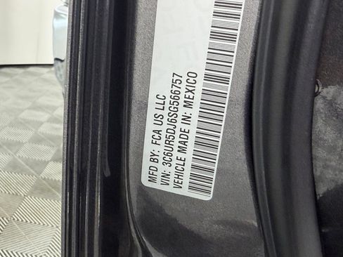 Used 2025 RAM 2500 Big Horn AWD/4WD image 34