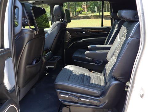 Used 2024 Cadillac Escalade ESV Premium Luxury Platinum w/ Heavy-Duty Trailer Package AWD/4WD image 36