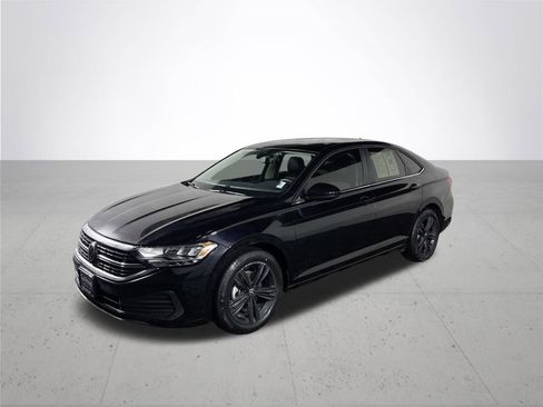 Certified 2024 Volkswagen Jetta SE image 2