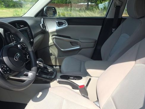 Used 2021 Kia Soul LX image 8