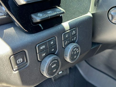 New 2026 Chevrolet Silverado 1500 High Country AWD/4WD image 32