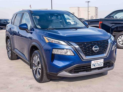 Used 2023 Nissan Rogue SV FWD image 3