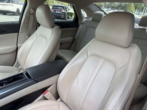 Used 2019 Lincoln MKZ Reserve FWD image 13