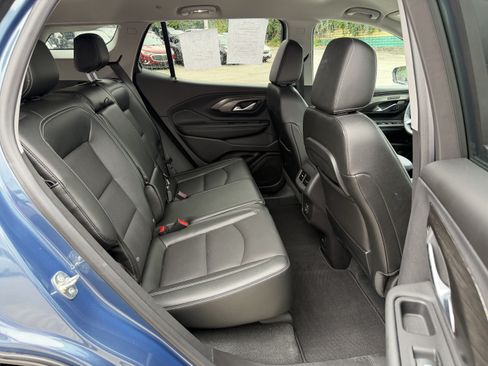 Used 2024 GMC Terrain SLT w/ Elevation Edition FWD image 10