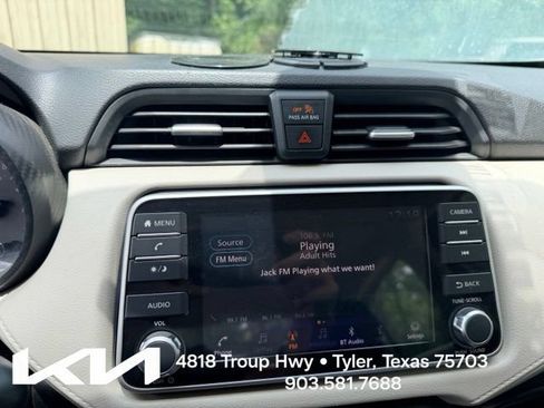 Used 2022 Nissan Versa SV FWD image 17