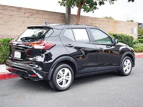 Used 2024 Nissan Kicks S image 8