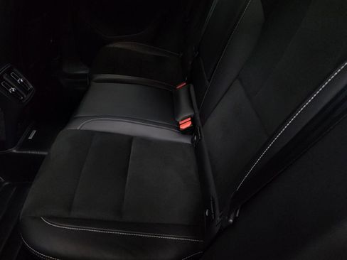 Used 2022 Volvo XC40 T5 R-Design image 24