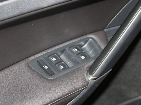 Used 2016 Volkswagen Golf SE FWD image 27