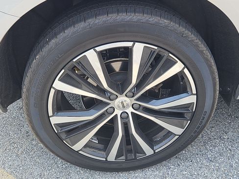 Used 2024 Volvo XC60 B5 Plus w/ Protection Package Premier AWD/4WD image 28