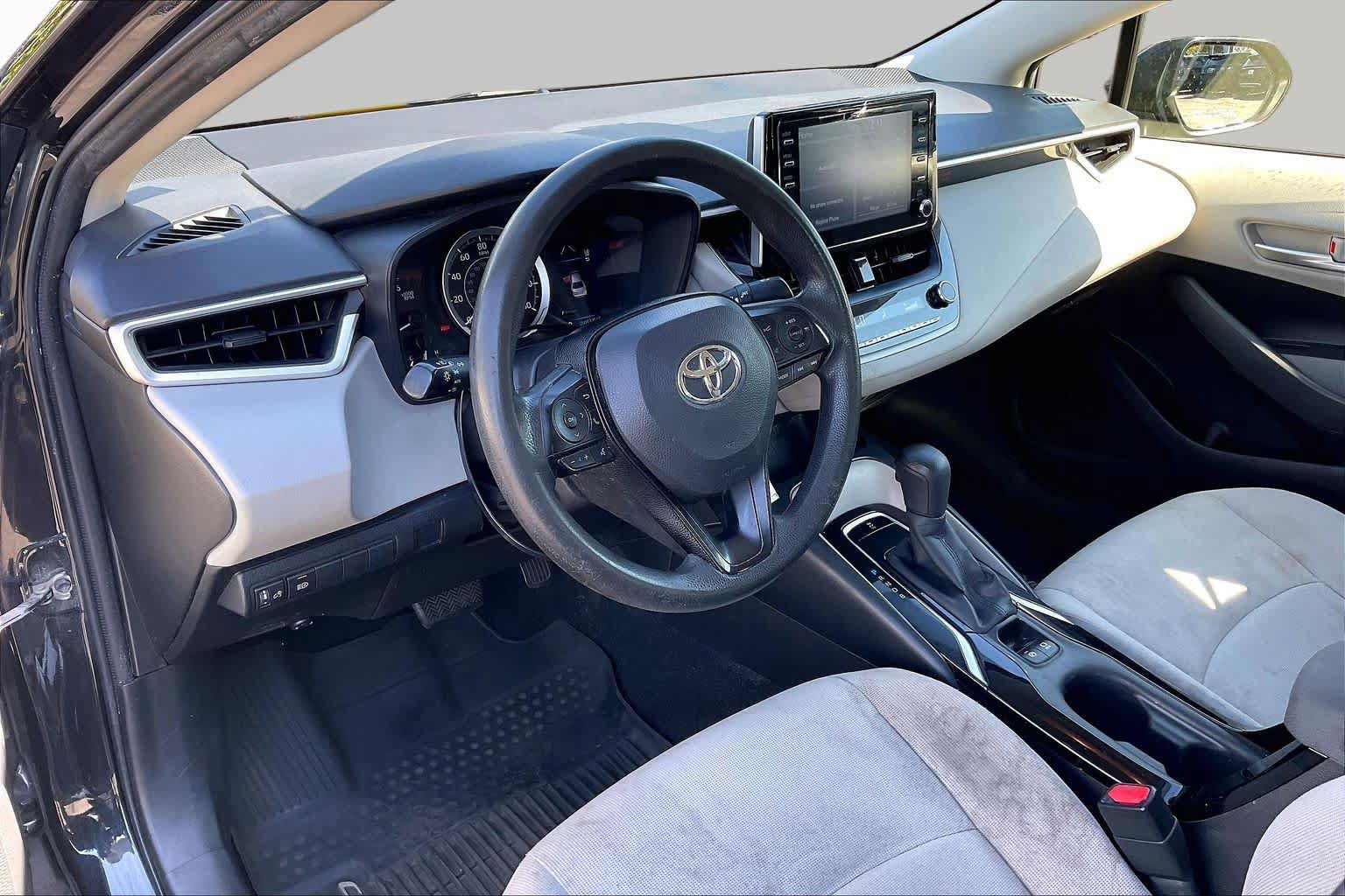 Used 2020 Toyota Corolla LE FWD image 16