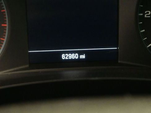 Used 2021 Chevrolet Traverse LS FWD image 9