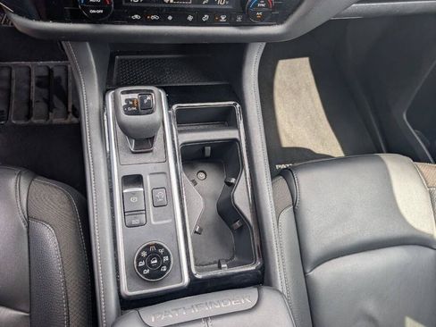 Used 2025 Nissan Pathfinder SL AWD/4WD image 15