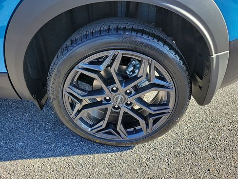 New 2025 Nissan Kicks SR w/ SR Premium Package FWD image 8