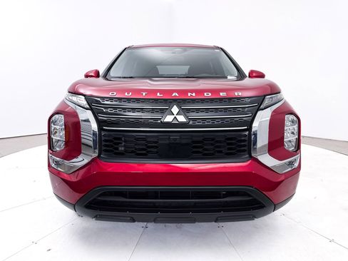 Used 2024 Mitsubishi Outlander ES FWD image 12
