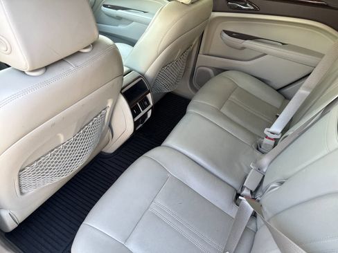 Used 2011 Cadillac SRX Luxury FWD image 4