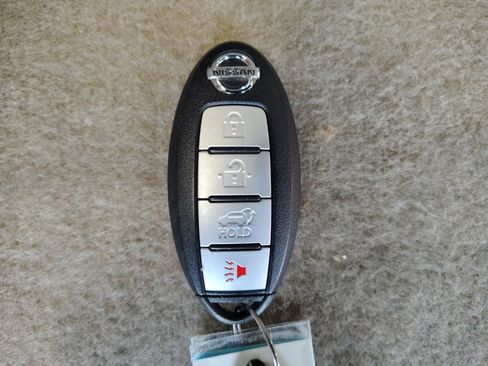 Used 2014 Nissan Rogue SV w/ SV Premium Package image 28