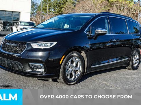 Used 2023 Chrysler Pacifica Limited image 2