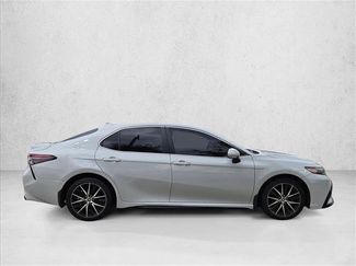 Used 2022 Toyota Camry SE FWD video 4