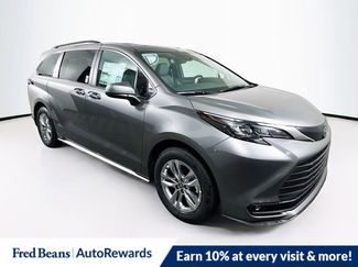 New 2026 Toyota Sienna XLE video 2