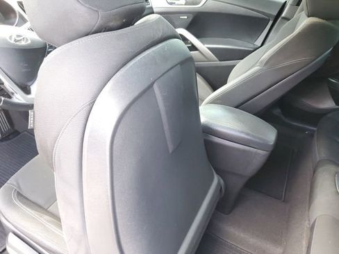 Used 2017 Hyundai Veloster Value Edition FWD image 13