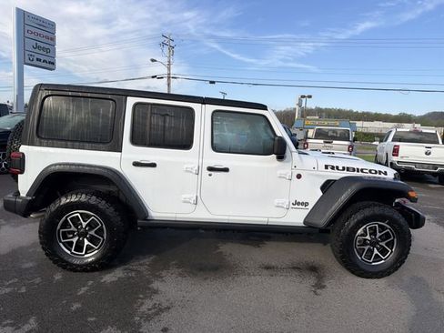 Used 2025 Jeep Wrangler Unlimited Rubicon AWD/4WD image 5