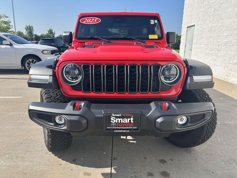 Used 2025 Jeep Wrangler Unlimited Rubicon AWD/4WD image 2