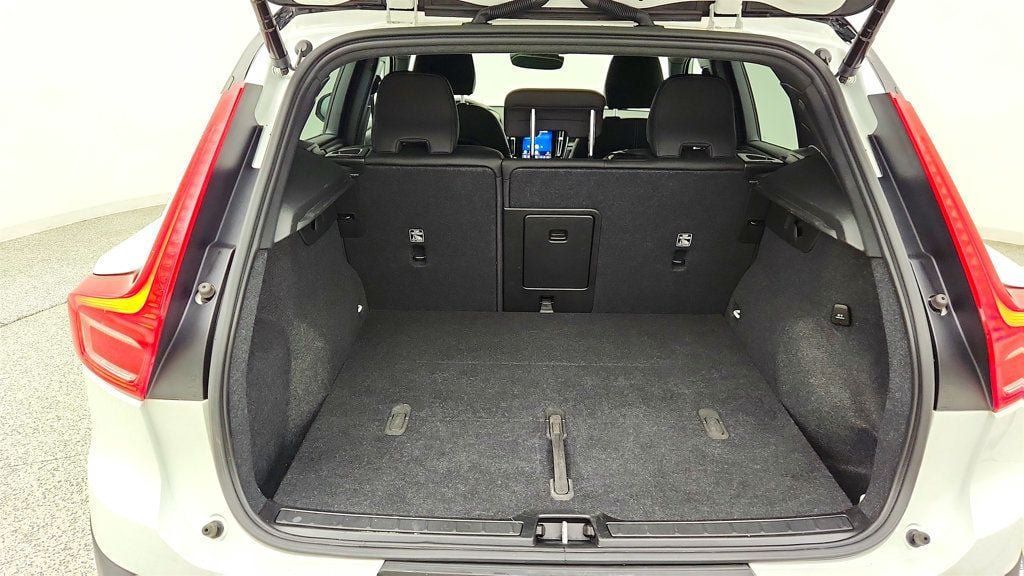 Used 2023 Volvo XC40 Recharge Ultimate AWD/4WD image 21