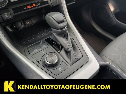 Used 2025 Toyota RAV4 XLE AWD/4WD image 17