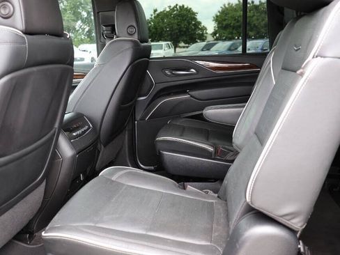 Used 2023 Cadillac Escalade ESV Premium Luxury AWD/4WD image 18