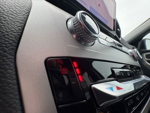 Used 2023 Ford Explorer XLT w/ Equipment Group 202A image 6