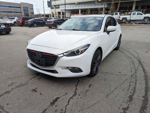 Used 2018 MAZDA MAZDA3 Grand Touring w/ Premium Equipment Package FWD image 3
