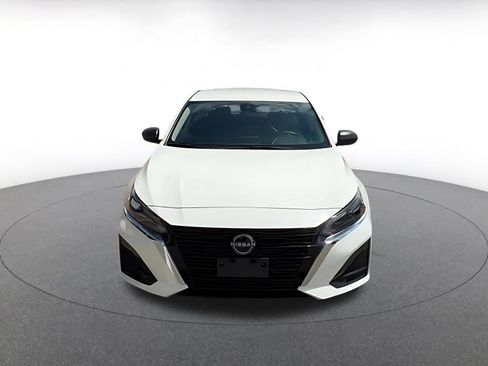 Used 2025 Nissan Altima 2.5 SV FWD image 4