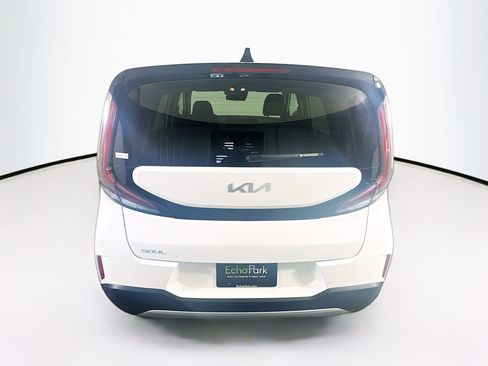 Used 2025 Kia Soul LX w/ LX Technology Package FWD image 7