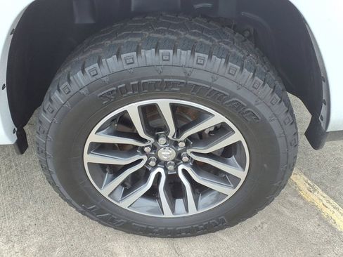 Used 2025 RAM 1500 Limited w/ Off Road Group AWD/4WD image 10