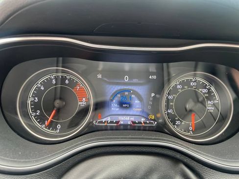 Used 2019 Jeep Cherokee Limited AWD/4WD image 24