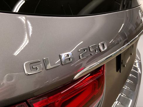 Used 2023 Mercedes-Benz GLB 250 image 30