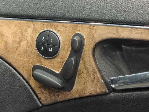 Used 2009 Mercedes-Benz E 350 4MATIC Sedan image 36