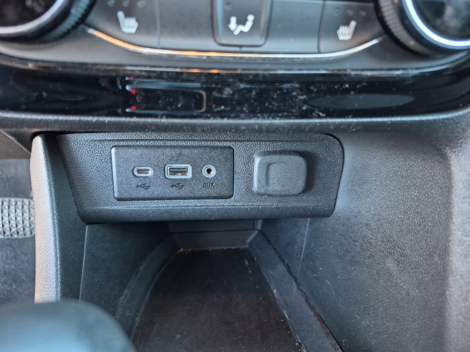 Used 2022 Buick Encore GX Preferred w/ Cold Weather Comfort Package AWD/4WD image 32