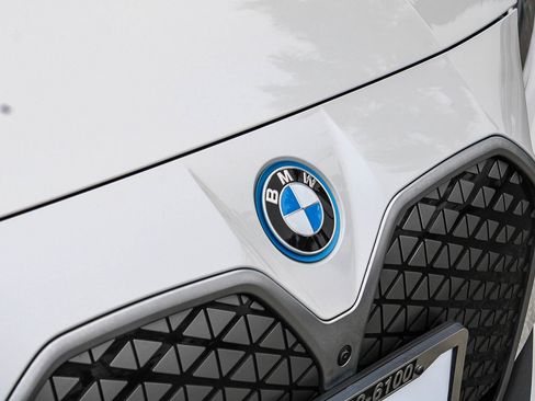 Certified 2025 BMW i4 xDrive40i AWD/4WD image 9