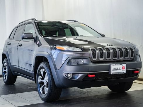 Used 2018 Jeep Cherokee Trailhawk w/ Comfort/Convenience Group AWD/4WD image 1