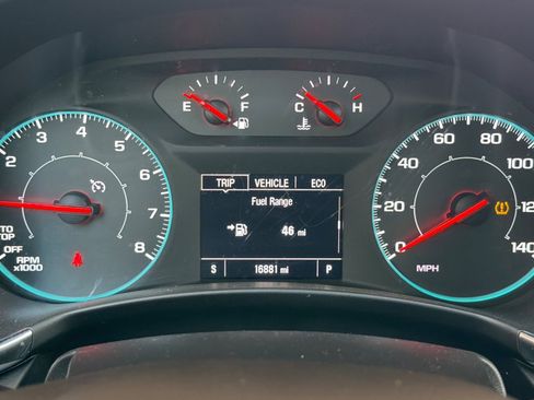 Used 2023 Chevrolet Equinox LS image 24